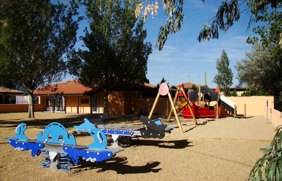 Camping-Elysee-Le-Grau-du-Roispeeltuin Camping-Elysee-Le-Grau-du-Roispeeltuin