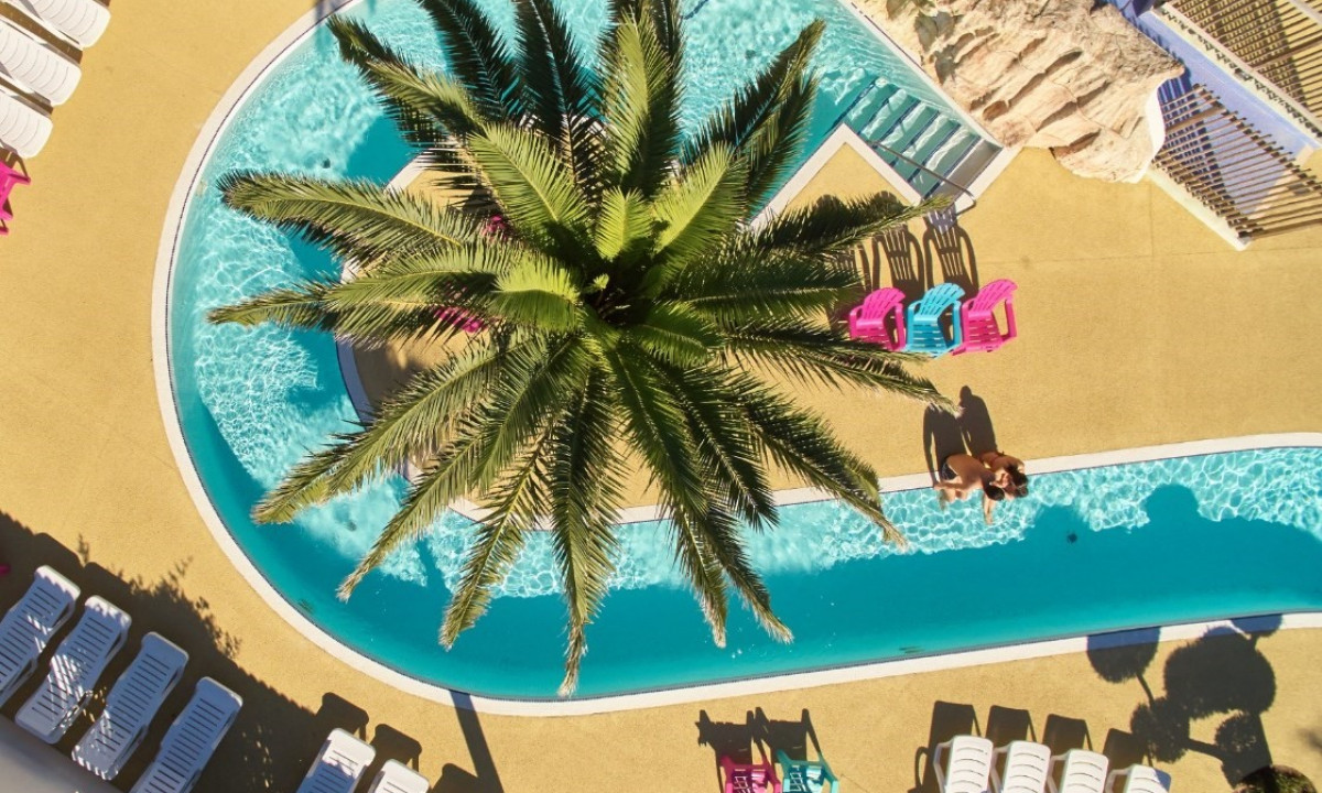 Camping-Les-Mediterranées-Charlemagne-zwembad-1-1 Camping-Les-Mediterranées-Charlemagne-zwembad-1-1