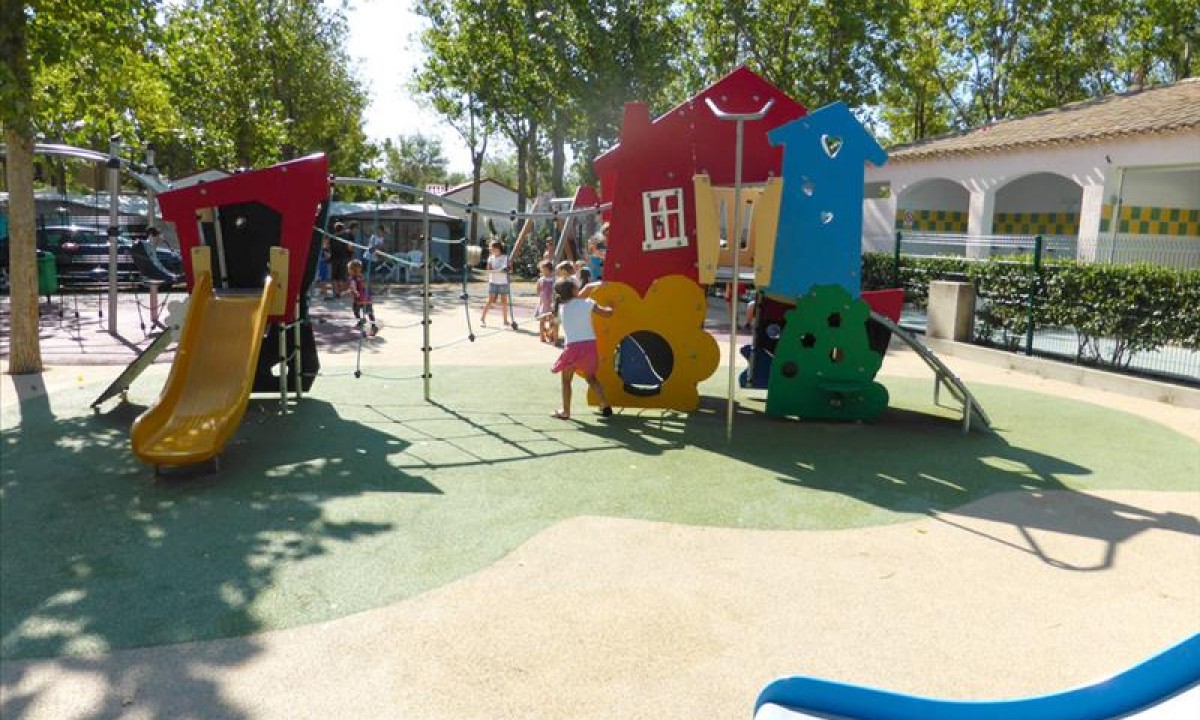 Camping-Les-Mediterranées-Charlemagnespeeltuin Camping-Les-Mediterranées-Charlemagnespeeltuin