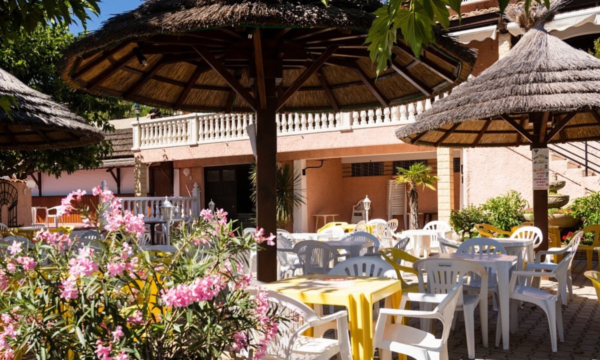 Camping-La-Maire-terras Camping-La-Maire-terras