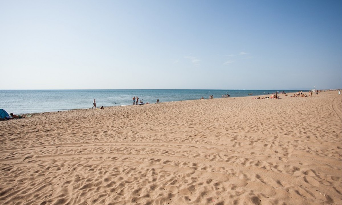 Camping-La-Plage-et-le-Bord-de-mer-strand Camping-La-Plage-et-le-Bord-de-mer-strand