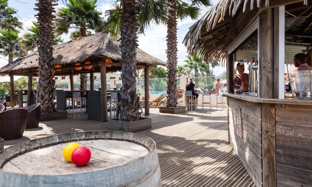 Camping-La-Plage-et-le-Bord-de-mer-terras Camping-La-Plage-et-le-Bord-de-mer-terras