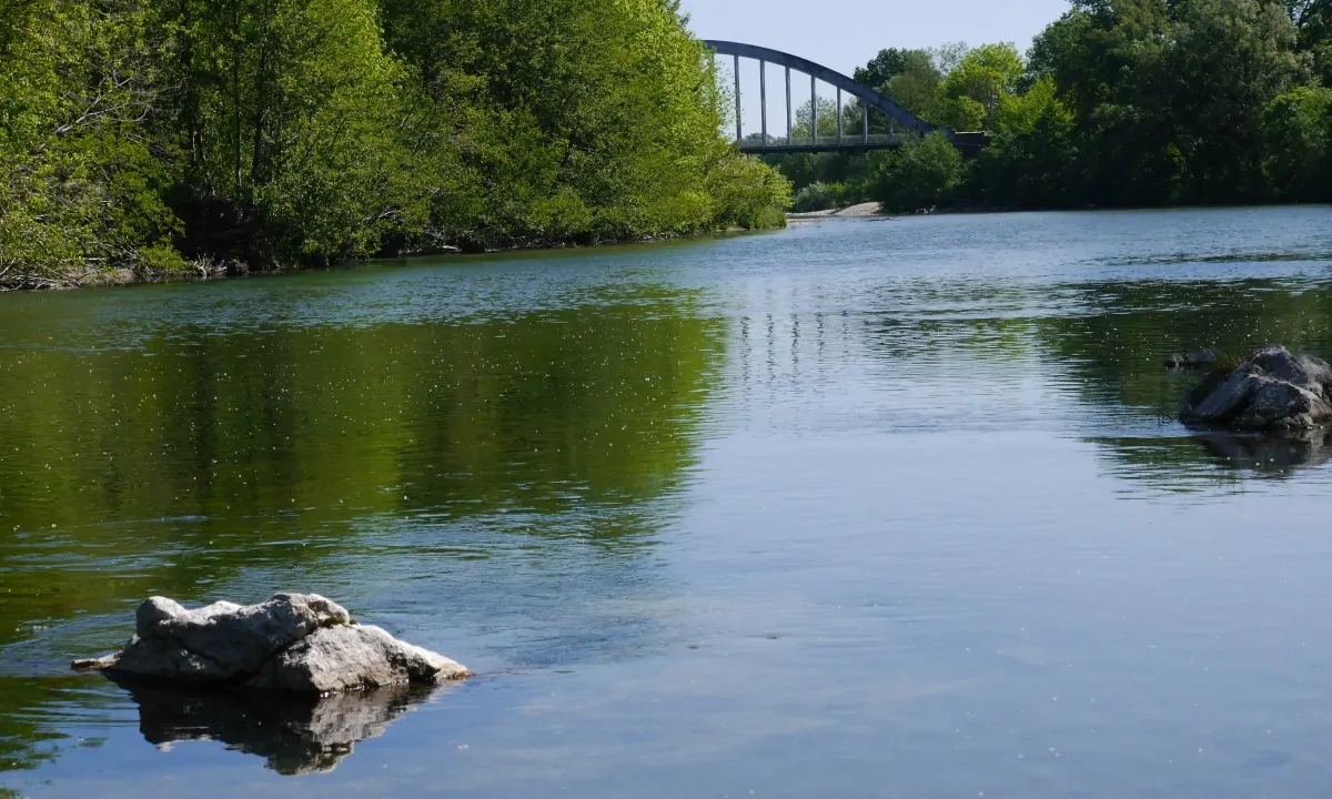 Camping-Le-Mas-des-Chênes-rivier