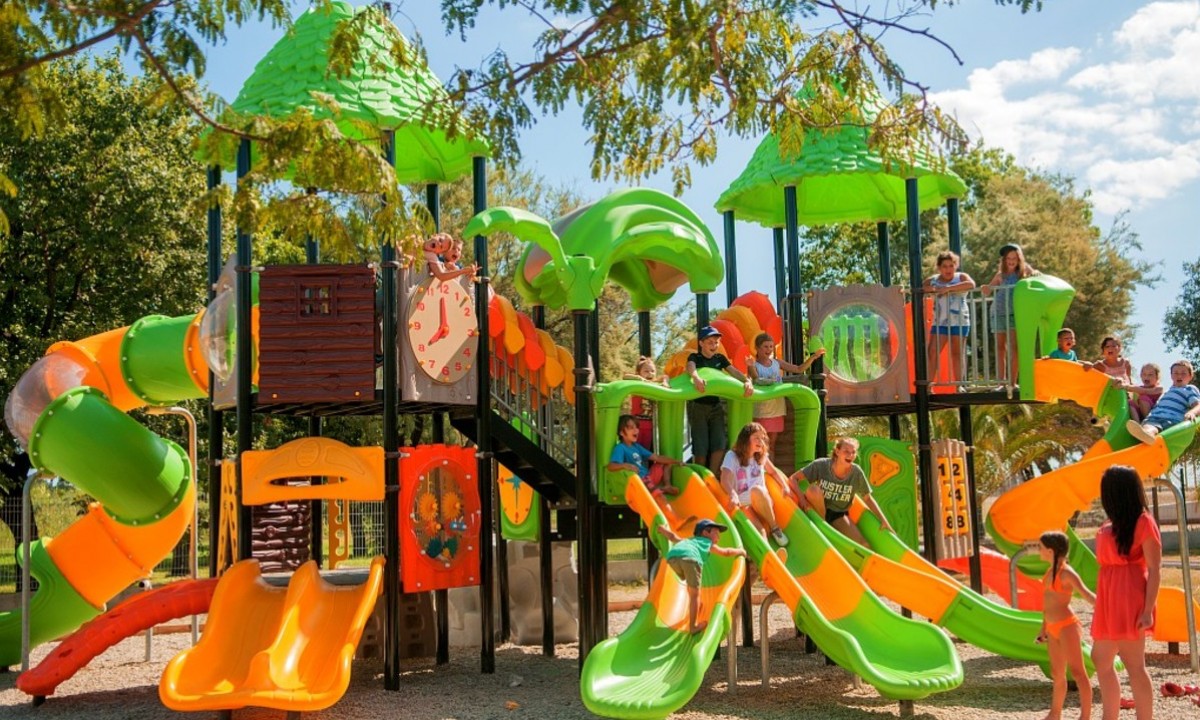 Camping-Marina-d-Erba-Rossa-speeltuin Camping-Marina-d-Erba-Rossa-speeltuin
