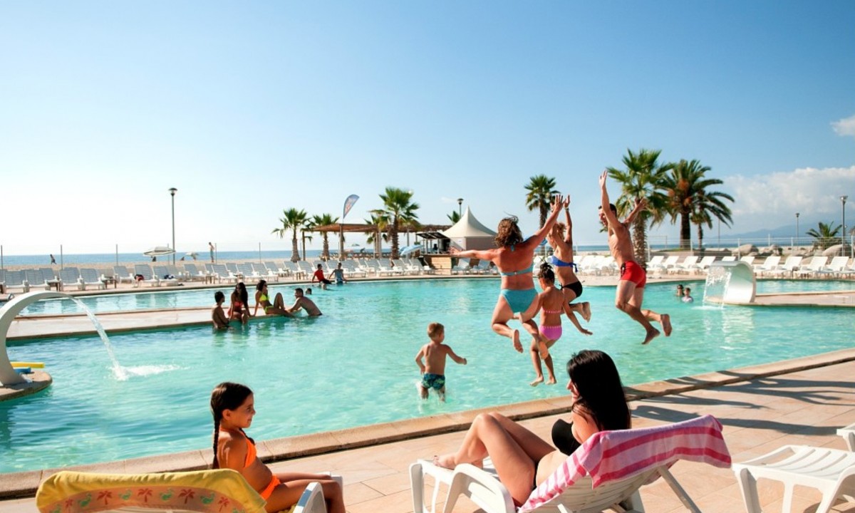 Camping-Marina-d-Erba-Rossa-zwembad-2 Camping-Marina-d-Erba-Rossa-zwembad-2