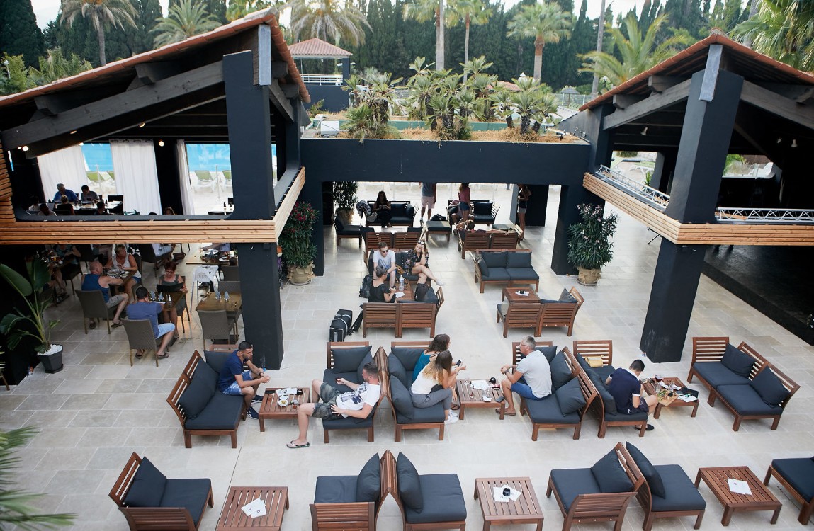Camping-Écolodge-l-Étoile-d-Argens-lounge Camping-Écolodge-l-Étoile-d-Argens-lounge