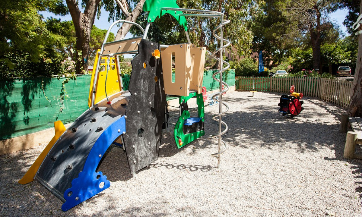 Camping-La-Presqu-ile-Saint-Mandrier-sur-Mer-speeltuin Camping-La-Presqu-ile-Saint-Mandrier-sur-Mer-speeltuin