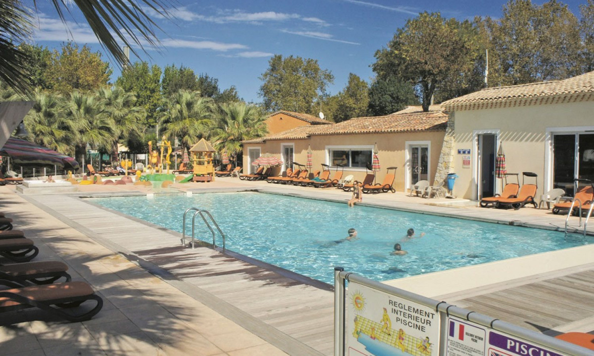 Camping-Holiday-Marina-Resort-zwembad Camping-Holiday-Marina-Resort-zwembad