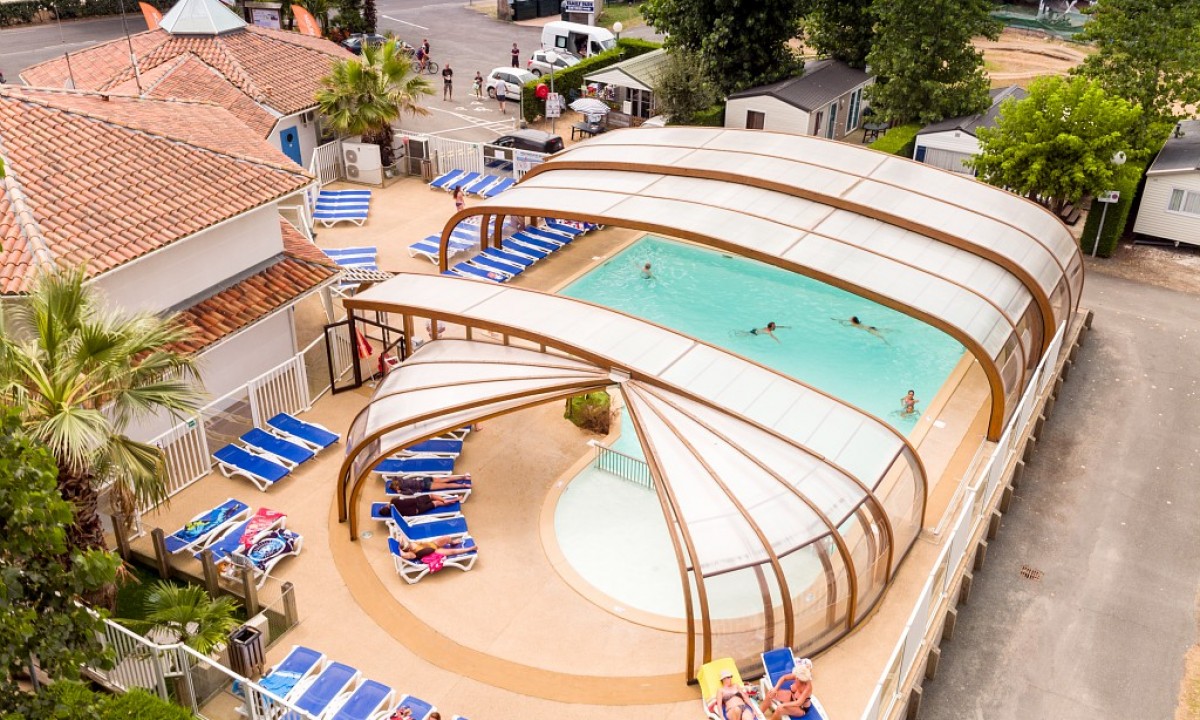Camping-Le-Domaine-de-la-Marina-overdektzwembad Camping-Le-Domaine-de-la-Marina-overdektzwembad