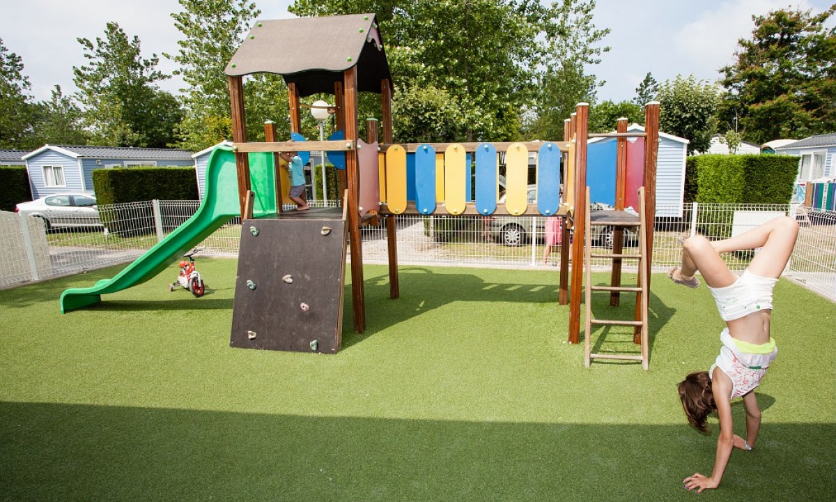 Camping-Le-Domaine-de-la-Marina-speeltuin Camping-Le-Domaine-de-la-Marina-speeltuin