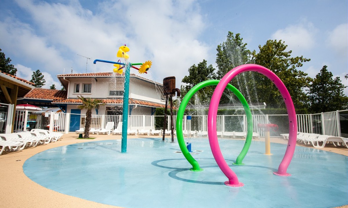 Camping-Le-Domaine-de-la-Marina-waterspeeltuin Camping-Le-Domaine-de-la-Marina-waterspeeltuin