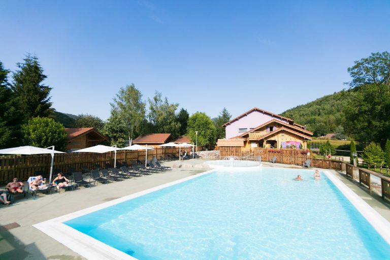 Camping Domaine de Champé zwembad 768x512