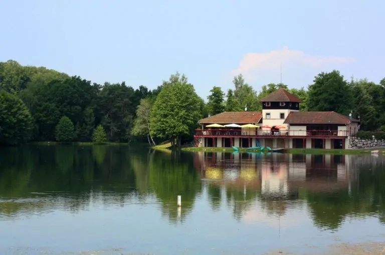 camping Domaine des Messires hoofdgebouw 768x509