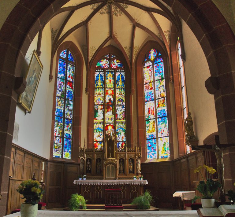 Altaar kerk Hunawihr 768x710