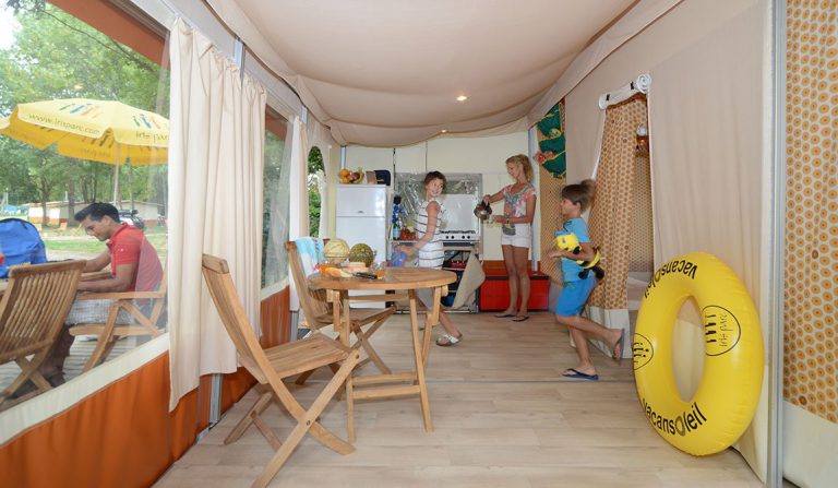 Camping Iris Parc Le Grand Dague bungalowtent 768x447
