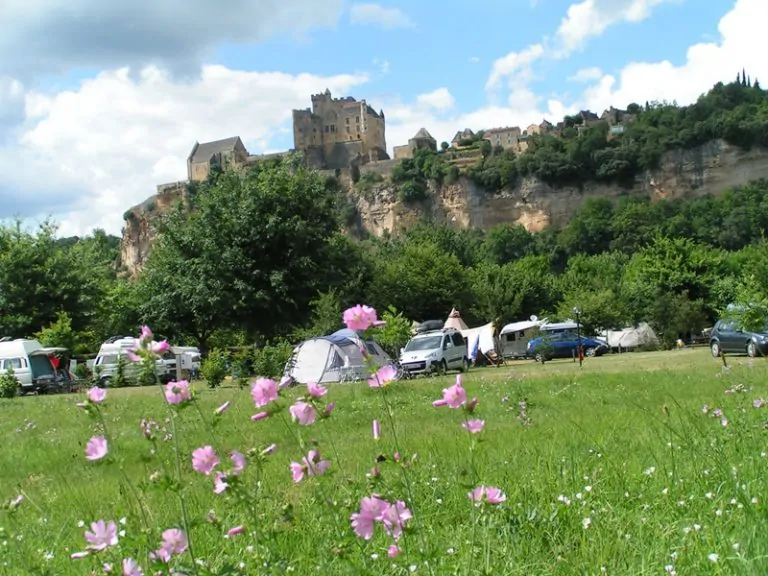 Camping Le Capeyrou Dordogne kasteel 768x576