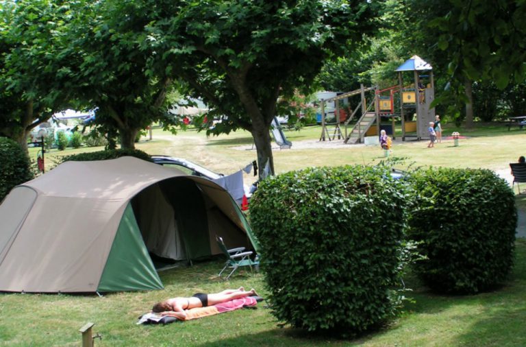 Camping Le Capeyrou Dordogne staanplaats 768x506