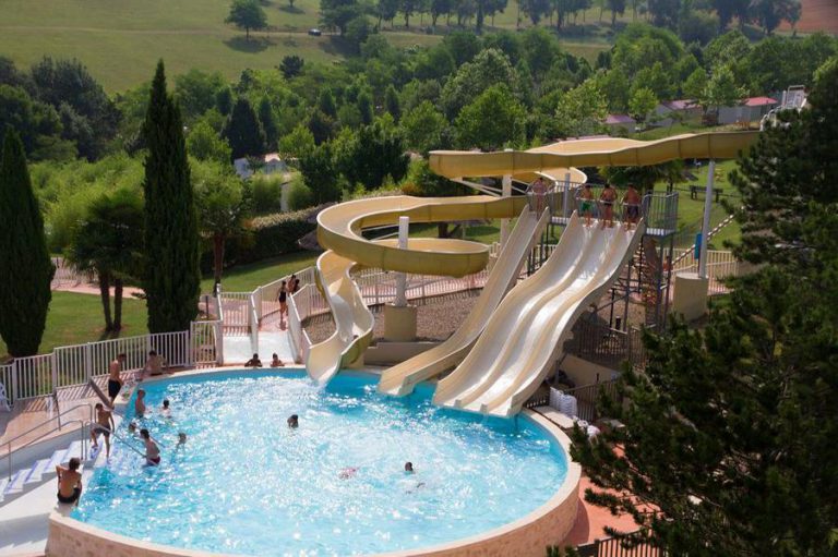 Camping Lac des 3 Vallées glijbanen 768x511