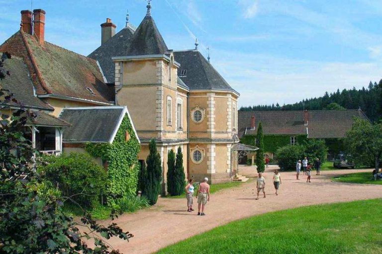 Camping Le Château de Montrouant  768x512