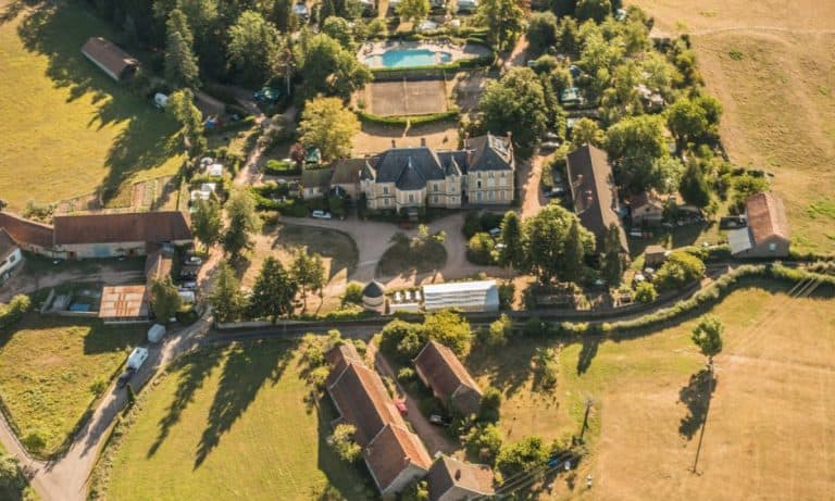 Camping Le Château de Montrouant overzicht 768x461