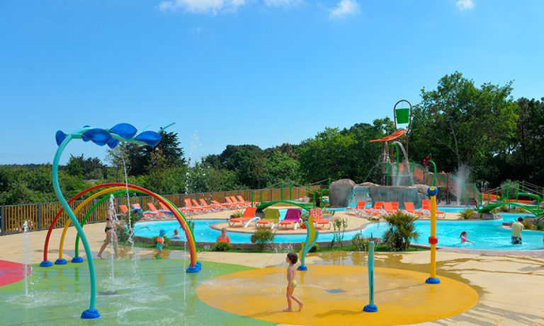 Camping Le Mané Guernehué waterspeeltuin 768x461