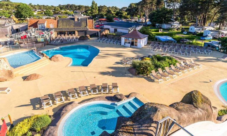 Camping Le Ranolien zwembad overzicht 768x461