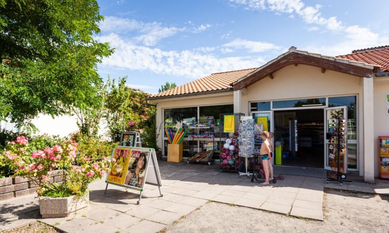 Camping Les Amiaux winkel 768x461
