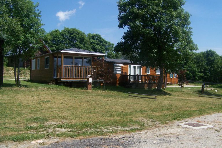 Camping Caravaneige du Col chalet huren wintersport 768x512