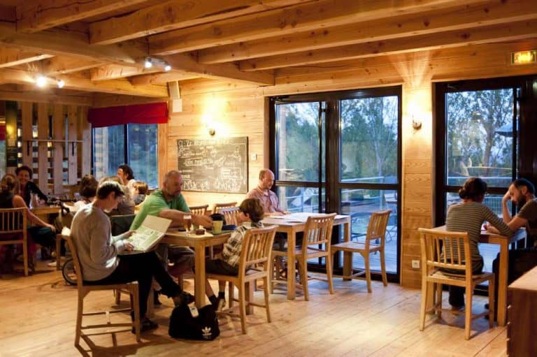 Camping Huttopia Font Romeu bar 768x511