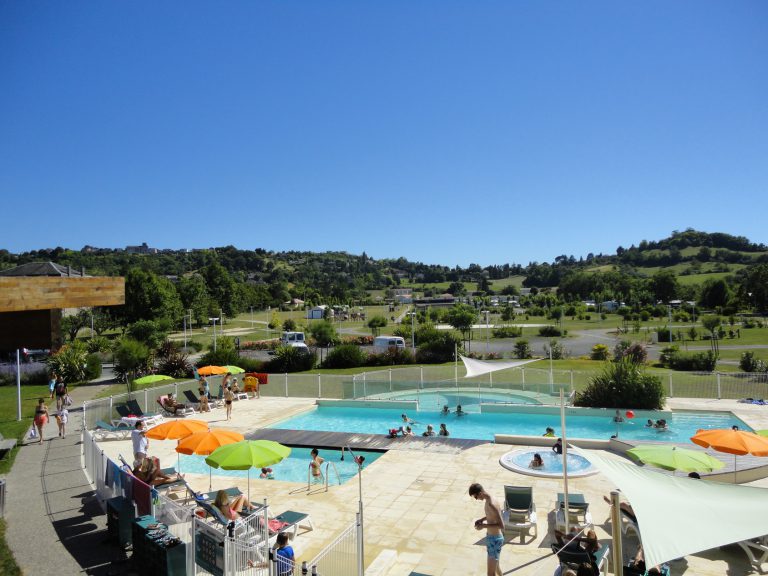 Camping Lot et Bastides zwembad 768x576