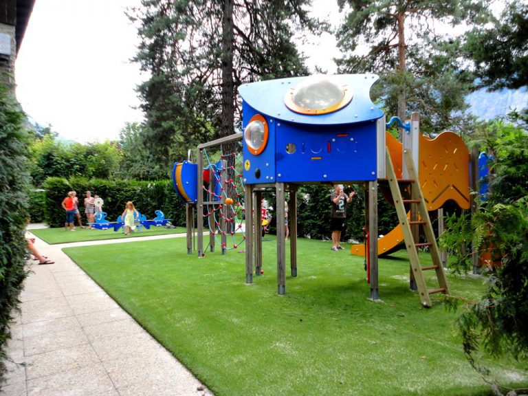 Camping les Cascades Le Bourg d Oisans speeltuin 768x576