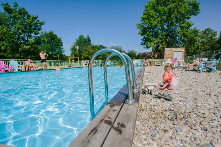 Camping les Plages de l Ain zwembad 768x512