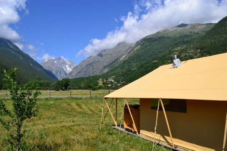 Campinga Huttopia Vallouise lodgetent huren 768x512