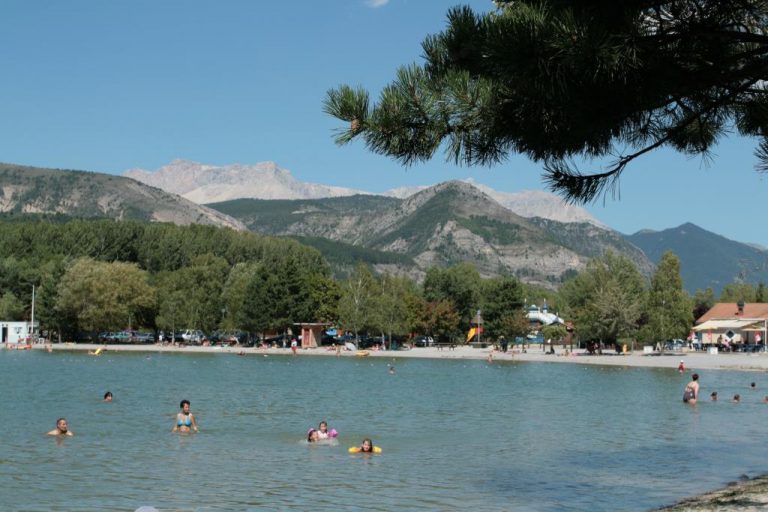 Camping Les rives du Lac Veynes meer 768x512