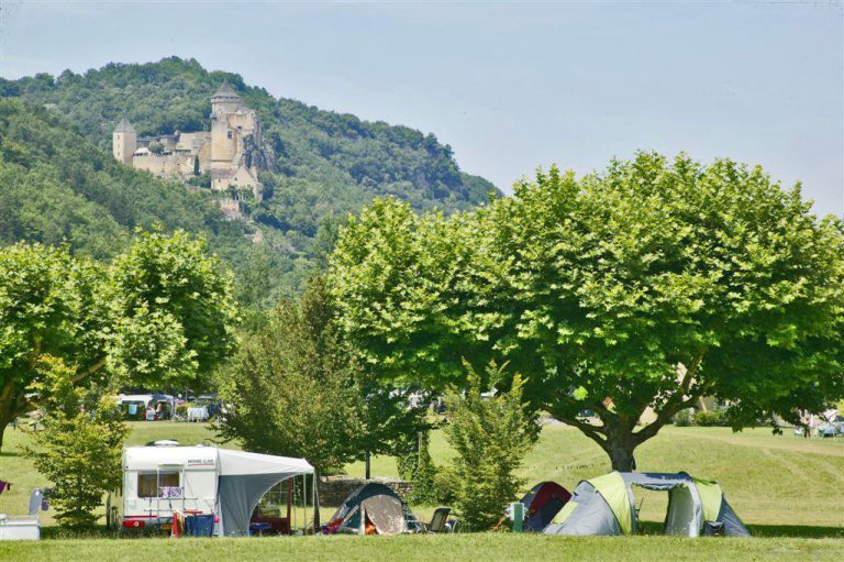 Camping Maisonneuve Dordogne staanplaatsen 768x511