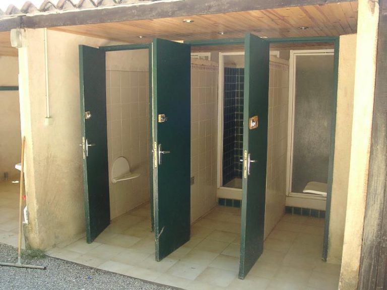 Camping de Valsaintes sanitair 768x576