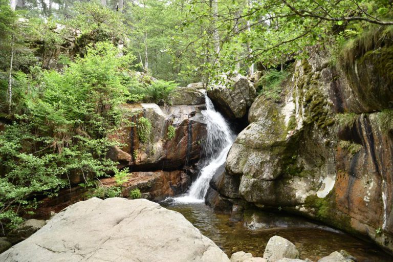 Camping Funtana a Ora in Ota op Corsica waterval 768x512