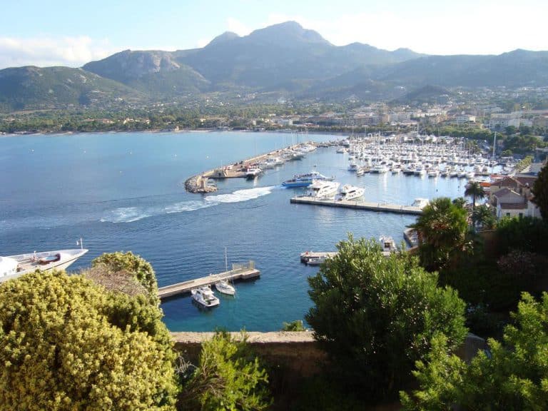 Camping International in Calvi op Corsica Calvi jachthaven 768x576