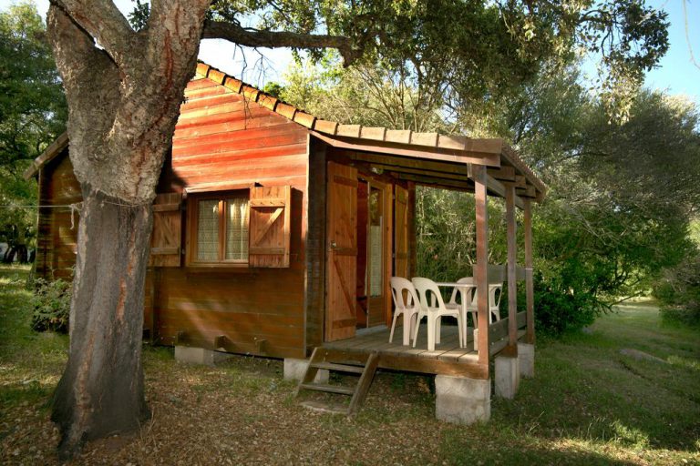 Camping U Stabiacciu in Porto Vecchio op Corsica chalet met terras huren 768x512