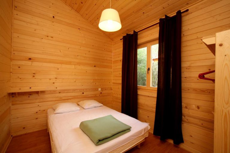 Camping U Stabiacciu in Porto Vecchio op Corsica chalet slaapkamer 768x512