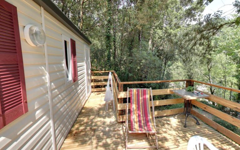 Camping Les Eaux Vives in Vero op Corsica stacaravan huren 768x480
