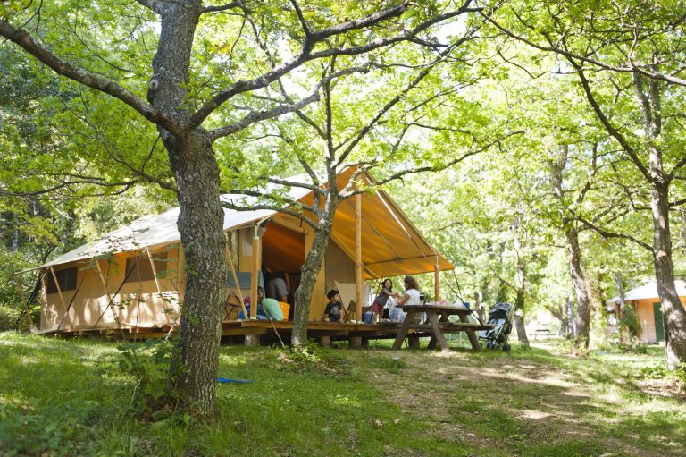 Camping Village Huttopia Dieulefit safaritent huren 768x511