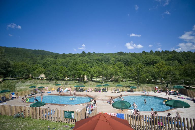 Camping Village Huttopia Dieulefit zwembad 768x511