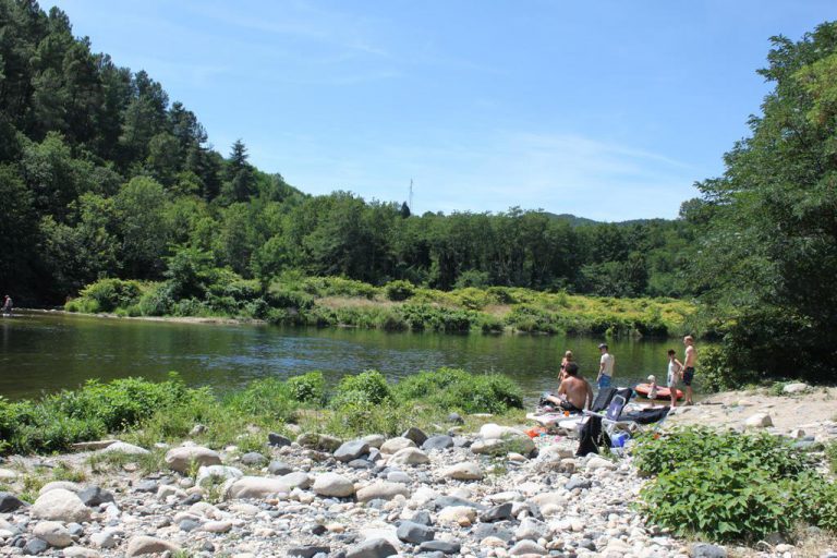 Camping Domaine de Gil Ardeche aan rivier 768x512