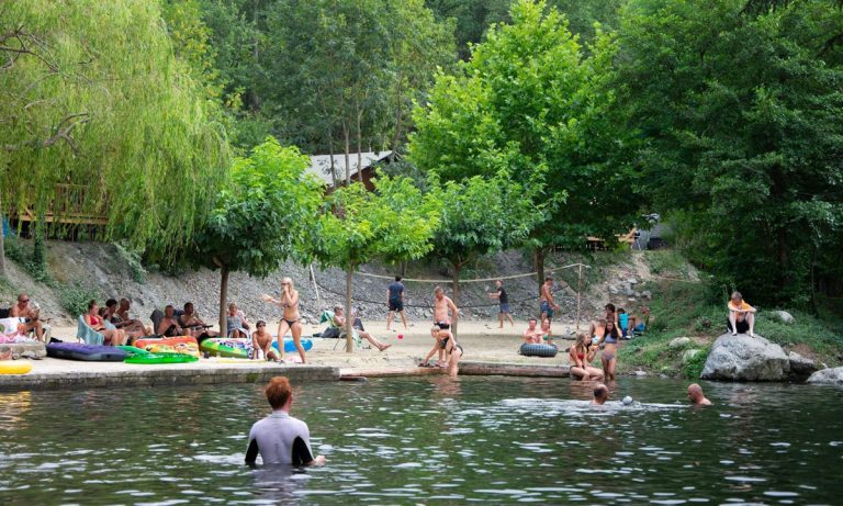 Camping Canigou rivier 768x461