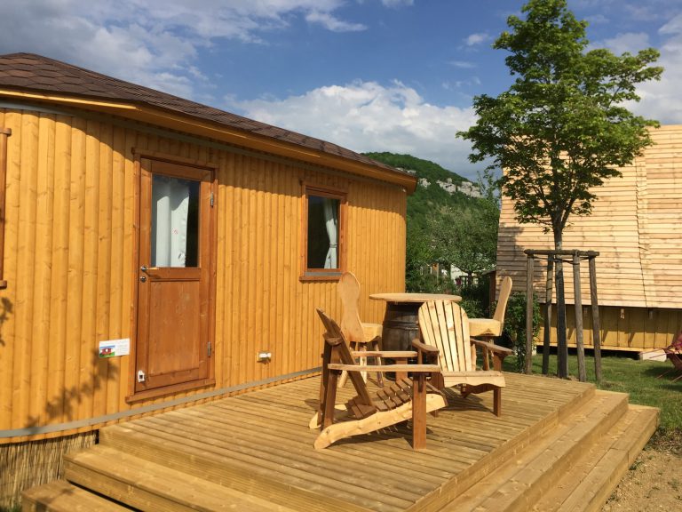 Camping La Roche d Ully chalets huren 768x576