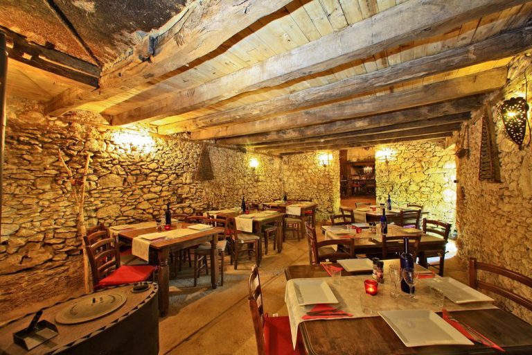 Camping Le Pech Charmant restaurant 2 768x512