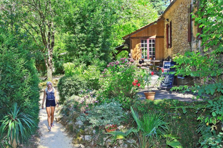 Camping Le Pech Charmant restaurant 768x512