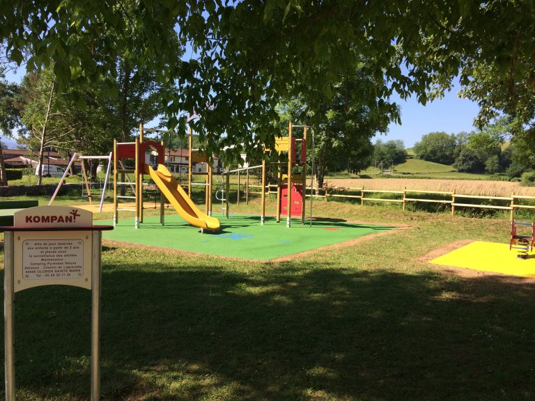 Camping Pyrénées Nature speeltuin 768x576