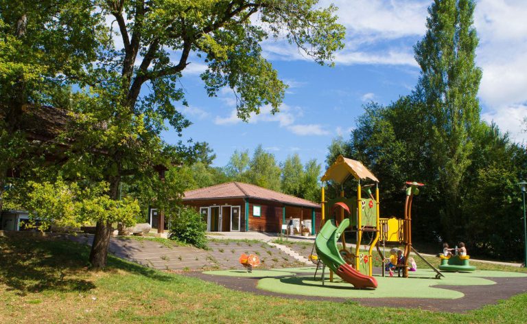 Camping Les Gorges de l Oignin speeltuin 768x472